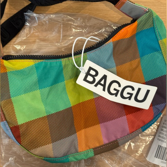 BAGGU Handbags - Baggu Small crescent bag Madras, NWT